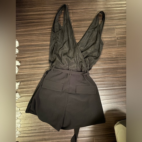 Guess Romper size 4 black - Picture 2 of 2